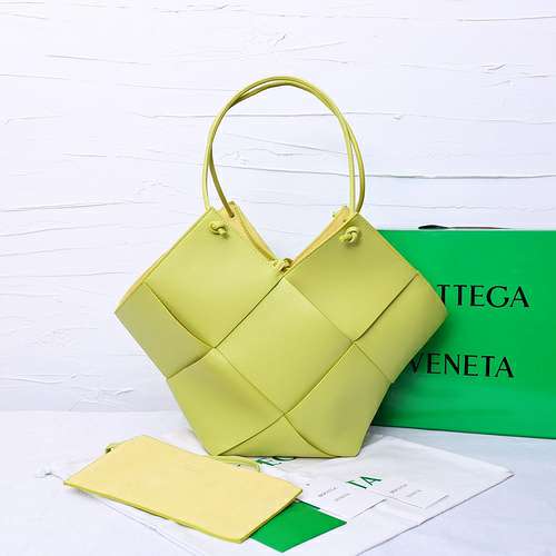 Picture of Bottega Veneta Lady Handbags _SKUfw152380278fw